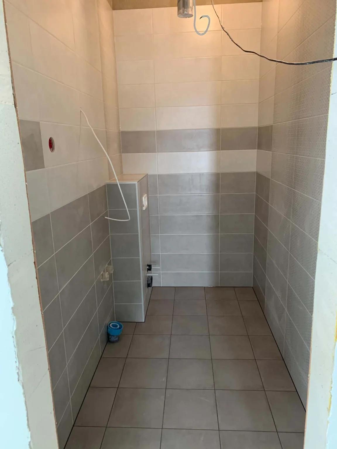 Real tiling work showing tile colour and layout options