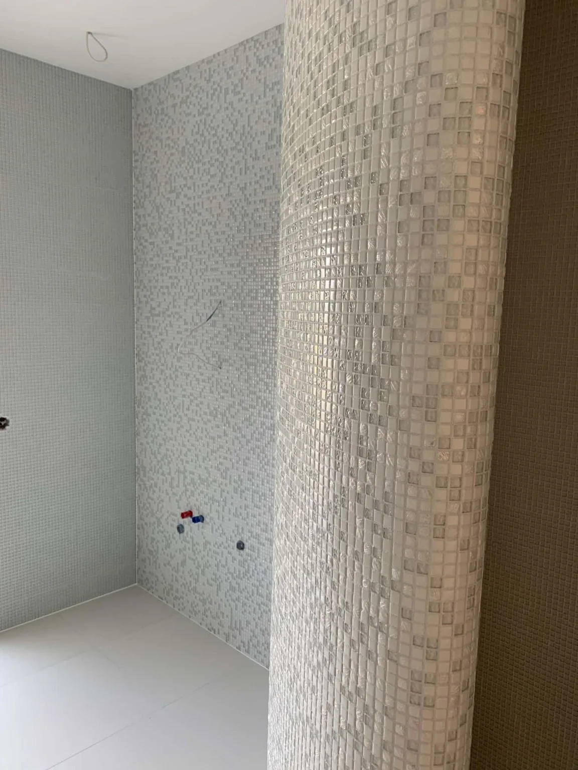 Real curved mosaic feature surface from our tiling work portfolio